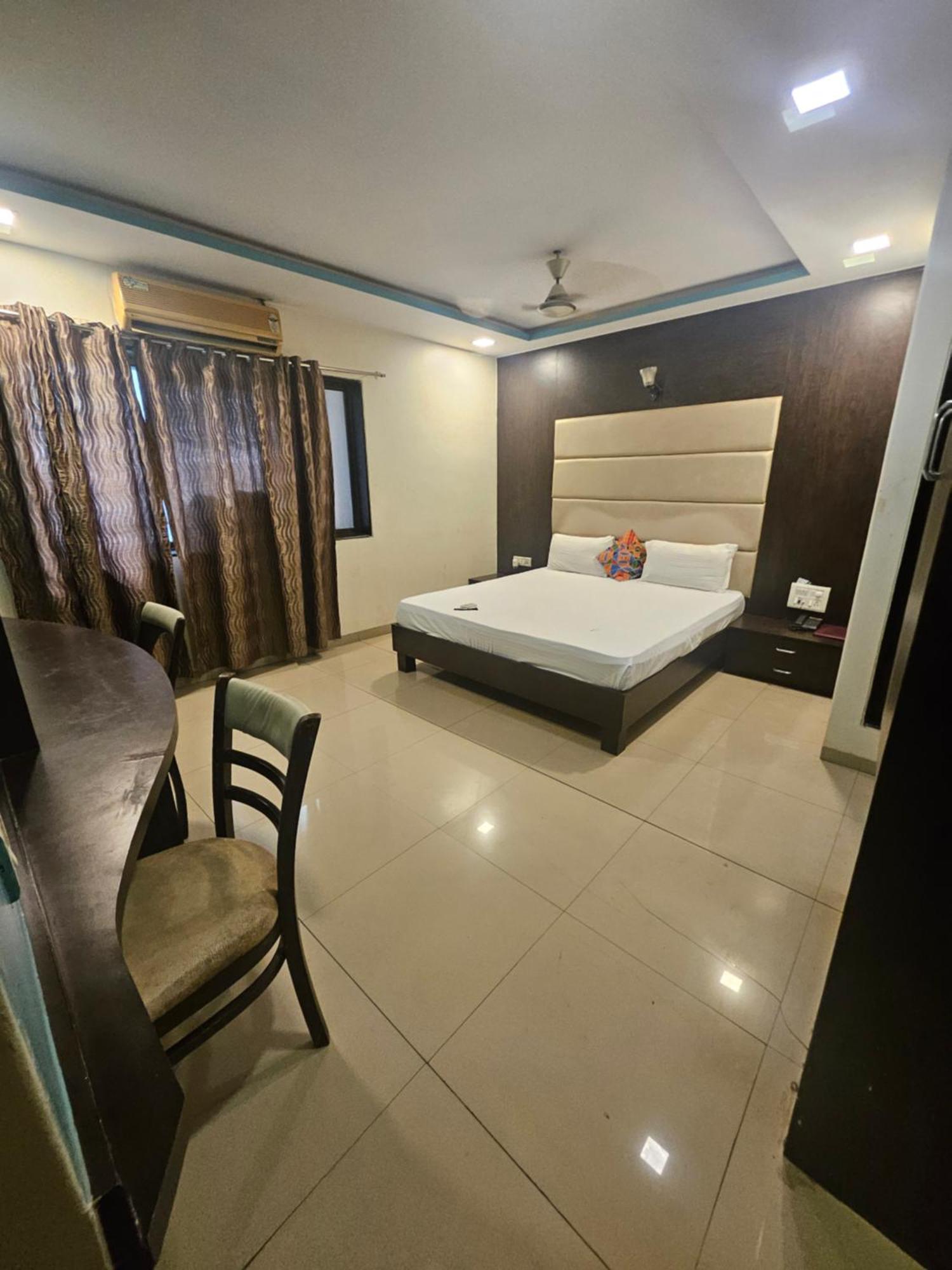 Prime Hotel Addore Palacee - Near Mumbai Airport , Visa Consultant , Jio World Convention Centre Bkc — Photos 1