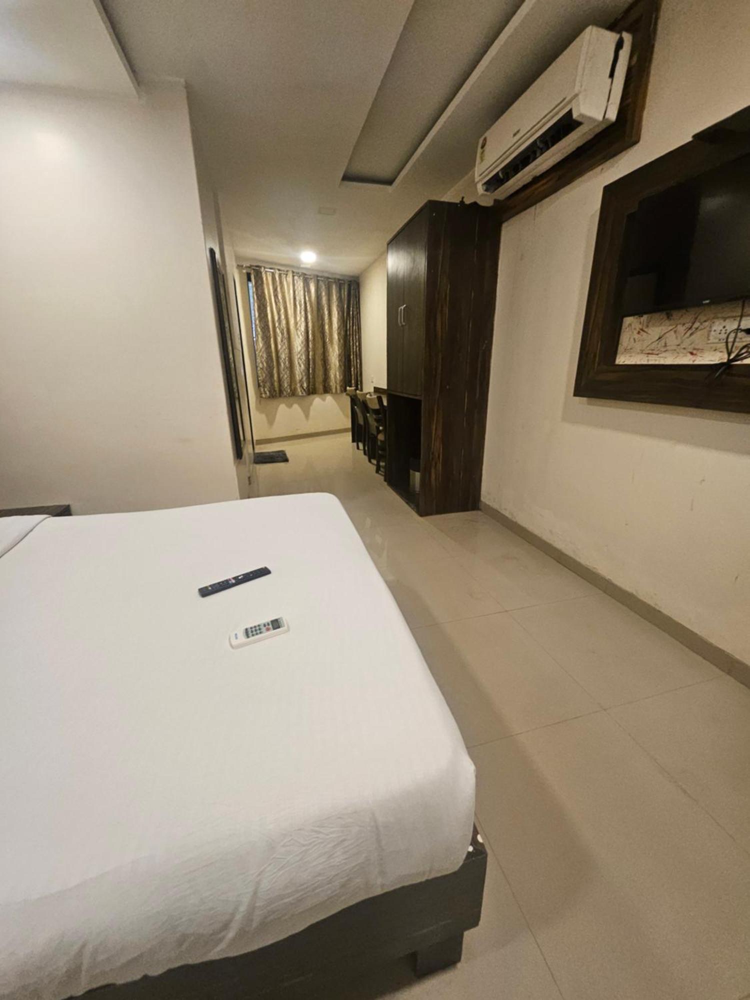 Prime Hotel Addore Palacee - Near Mumbai Airport , Visa Consultant , Jio World Convention Centre Bkc, Mumbai