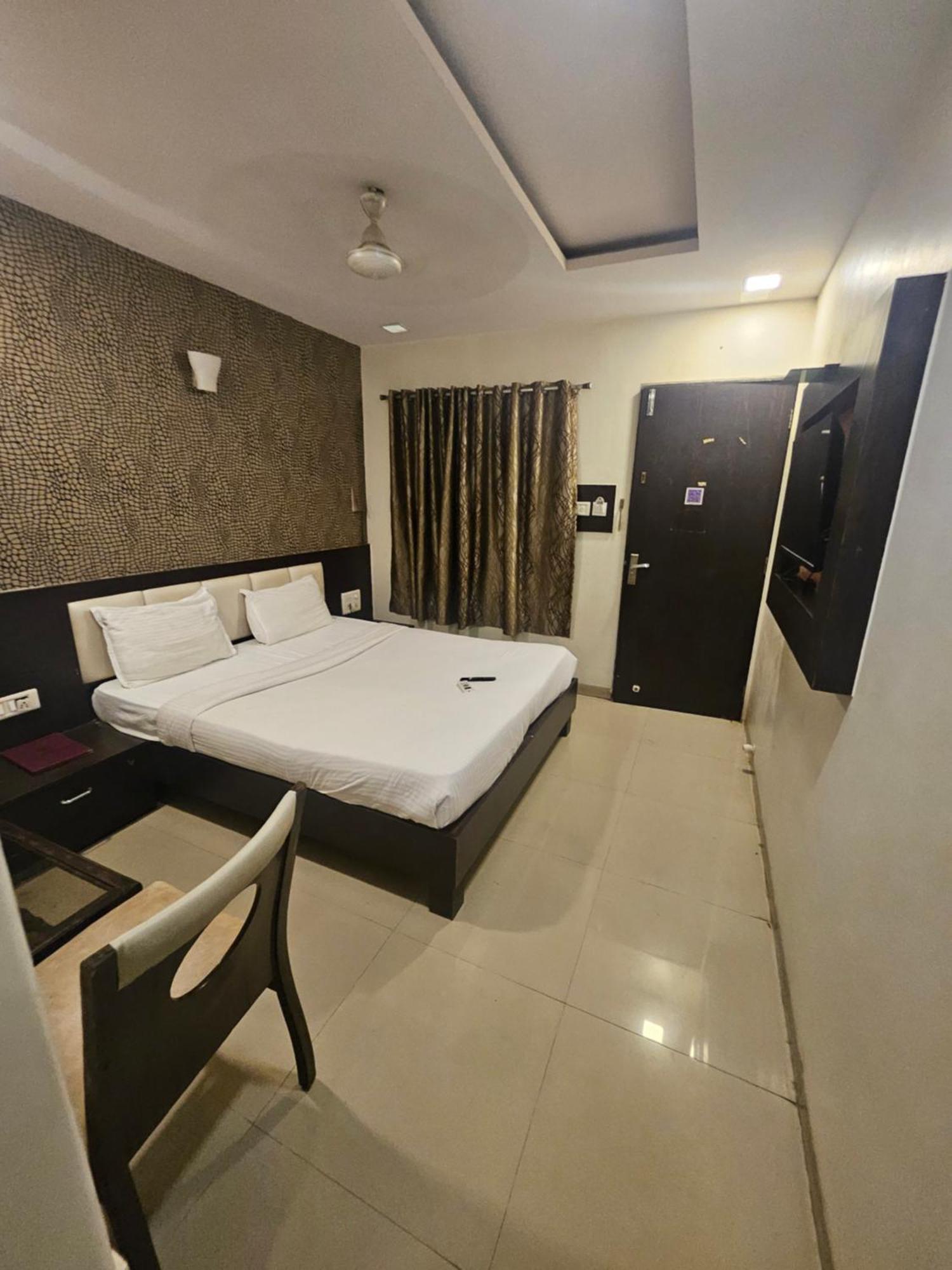 Prime Hotel Addore Palacee - Near Mumbai Airport , Visa Consultant , Jio World Convention Centre Bkc — Photos 2
